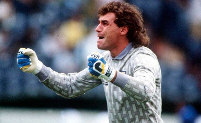 Kiper utama Argentina di Piala Dunia 1990, Nery Pumpido. Copyright: © Diario Deportivo Mas