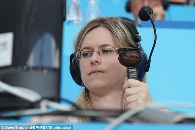 Vicki Sparks menjadi komentator pertandingan Portugal vs Maroko untuk TV BBC. Copyright: © dailymail.co.uk