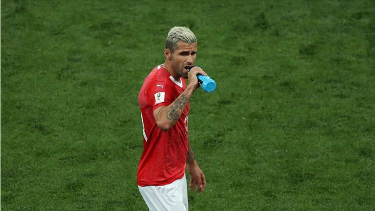 Valon Behrami dengan gaya rambut nyentrik di Piala Dunia 2018. Copyright: © Catherine Ivill/Getty Images