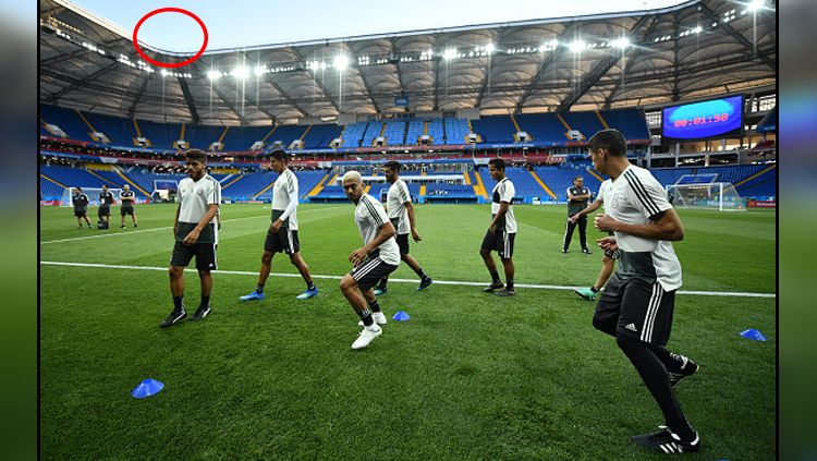 Timnas Meksiko saat sedang latihan (insert: kondisi cuaca cerah di sekitar Stadion Rostov). Copyright: © INDOSPORT