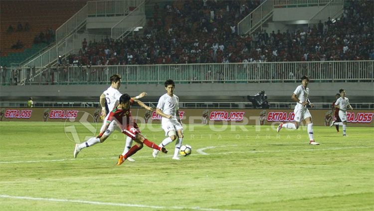 Timnas Indonesia U-23 tumbang 1-2 dengan Korea Selatan U-23 di laga uji coba, Sabtu (23/06/18). Copyright: © INDOSPORT/Abdurahman Ranala