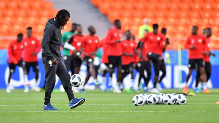 Aliou Cisse, dalam sesi latihan Senegal jelang lawan Jepang di Piala Dunia 2018. Copyright: © Getty Images