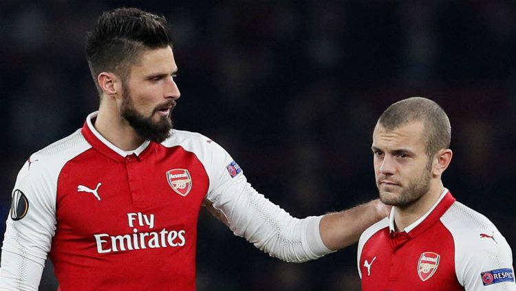 Olivier Giroud (kanan) dan Jack Wilshere (kiri) saat masih membela Arsenal. Copyright: © Mirror