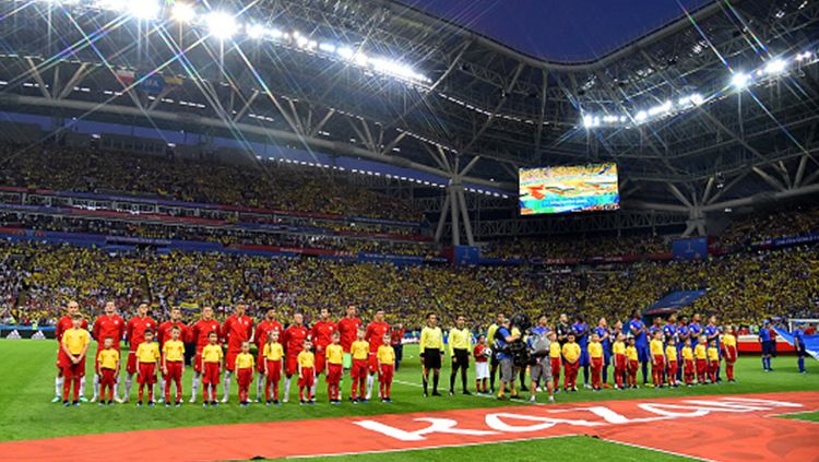Timnas Polandia dan Kolombia memasuki lapangan pertandingan Copyright: © Getty Images