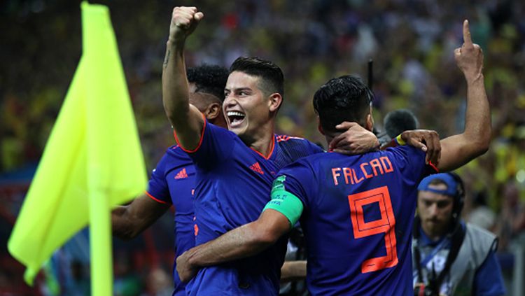 James Rodriguez dan Radamel Falcao merayakan gol ke gawang Polandia. Copyright: © Getty Images