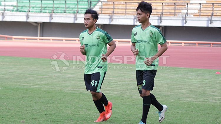 Dua pemain baru Persebaya ikut berlatih. Copyright: © INDOSPORT/Fitra Herdian