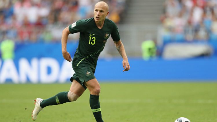 Aaron Mooy dalam laga Australia vs Denmark di Piala Dunia 2018. Copyright: © Getty Images