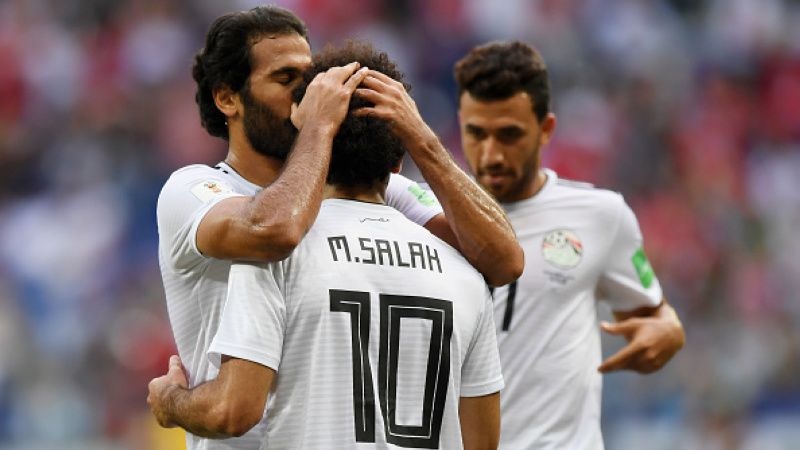 Mohamed Salah merayakan golnya ke gawang Arab Saudi bersama dengan rekannya. Copyright: © Getty Images