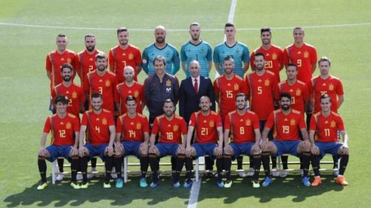 Sesi foto Timnas Spanyol sebelum pemecatan Julen Lopetegui. Copyright: © EatFootball