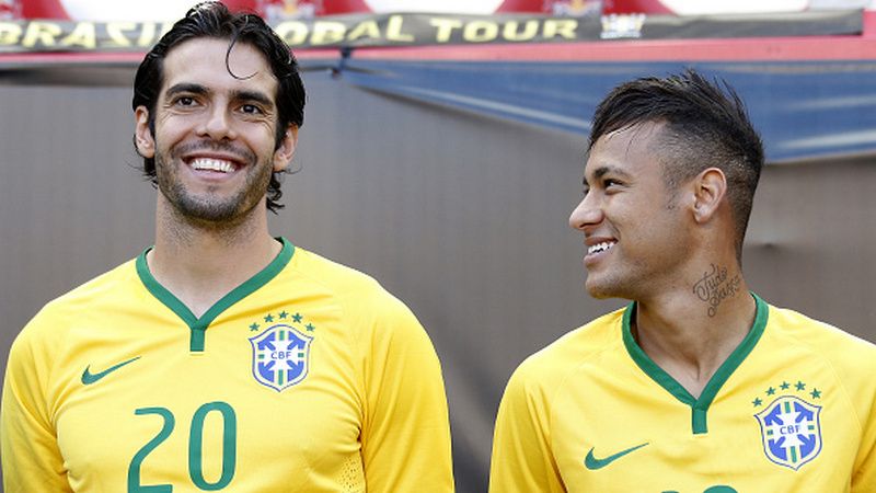 Kaka dan Neymar saat membela Timnas Brasil. Copyright: © Getty Images