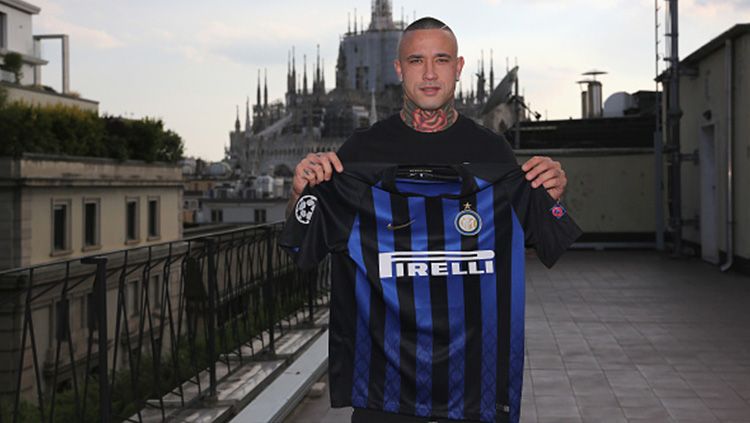 Radja Nainggolan resmi ke Inter Milan. Copyright: © Getty Images