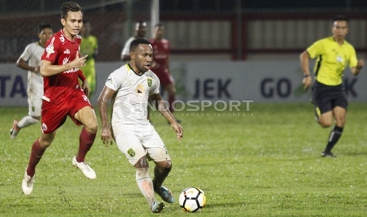 Persija Jakarta vs Persebaya Surabaya Copyright: © Herry Ibrahim/Indosport.com