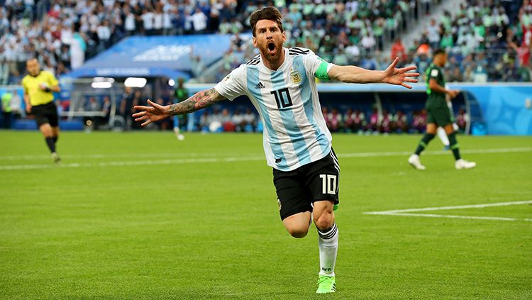 Lionel Messi merayakan gol yang dicetaknya ke gawang Nigeria. Copyright: © Getty Images