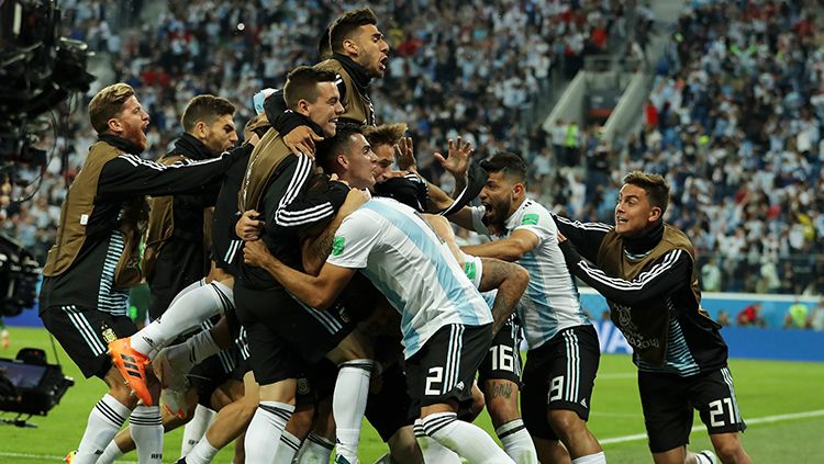 Para pemain Argentina merayakan gol yang dicetak Marcos Rojo. Copyright: © Getty Images