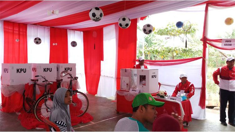 TPS Pilkada 2018 bertema Asian Games 2018. Copyright: &copy; WARTA KOTA/MUHAMAD AZZAM