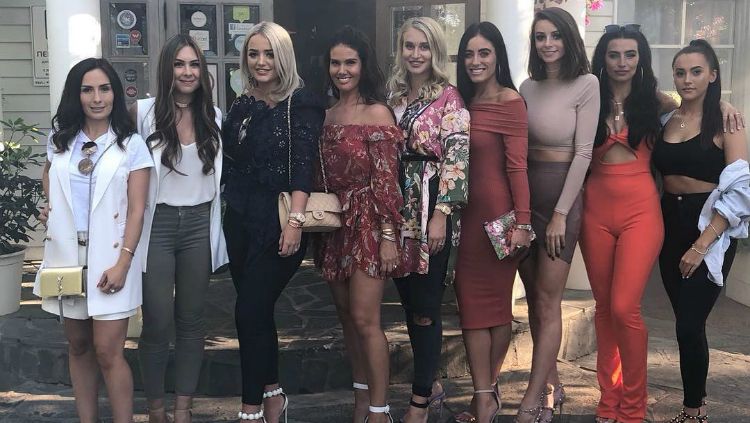 Suami sedang Berjuang, WAGS Timnas Inggris Pamer Keseksian
