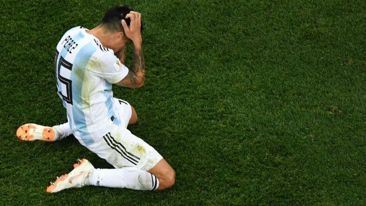 Pemain Argentina Enzo Perez tertunduk lesu di Piala Dunia 2018 Copyright: © Getty Images