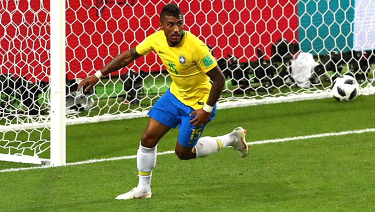 Paulinho saat mencetak gol ke gawang Serbia di Piala Dunia 2018. Copyright: © Getty Images