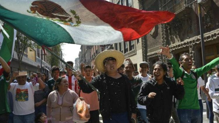 Fans Meksiko mengelilingi Ibukota pasca kemenangan Korea Selatan atas Jerman Copyright: © BBC
