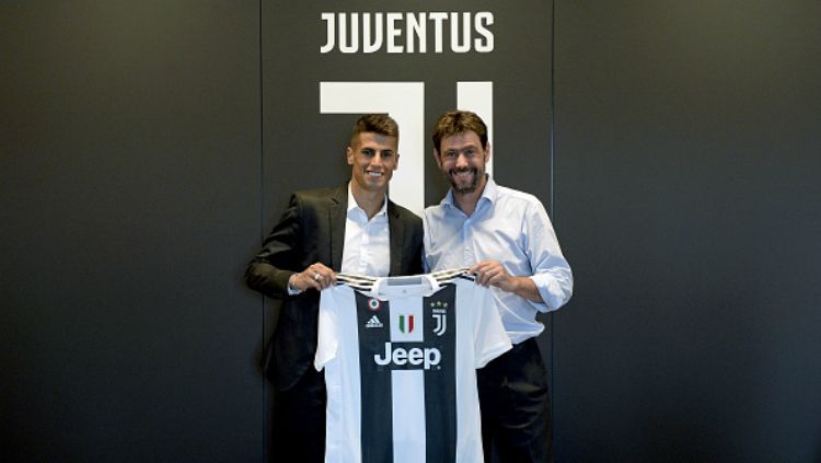 Joao Cancelo resmi gabung Juventus. Copyright: © Getty Images