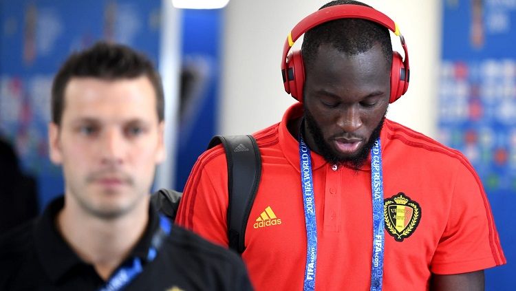 Striker Belgia, Romelu Lukaku, tiba di stadion menjelang laga menghadapi Tunisia di Spartak Stadium. Copyright: © fifa.com