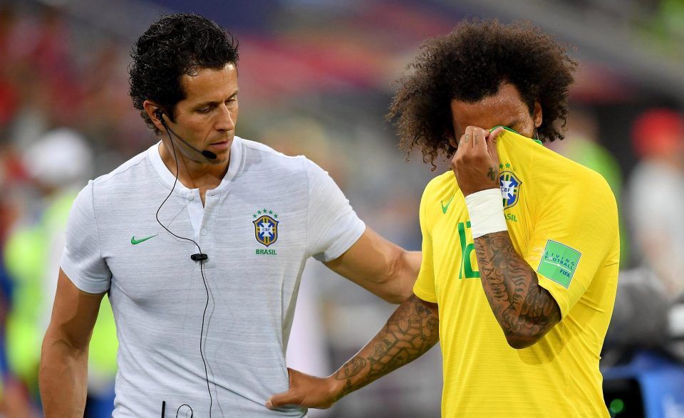 Bek Timnas Brasil Alami Cedera Dalam Laga Melawan Serbia Copyright: © The Sun