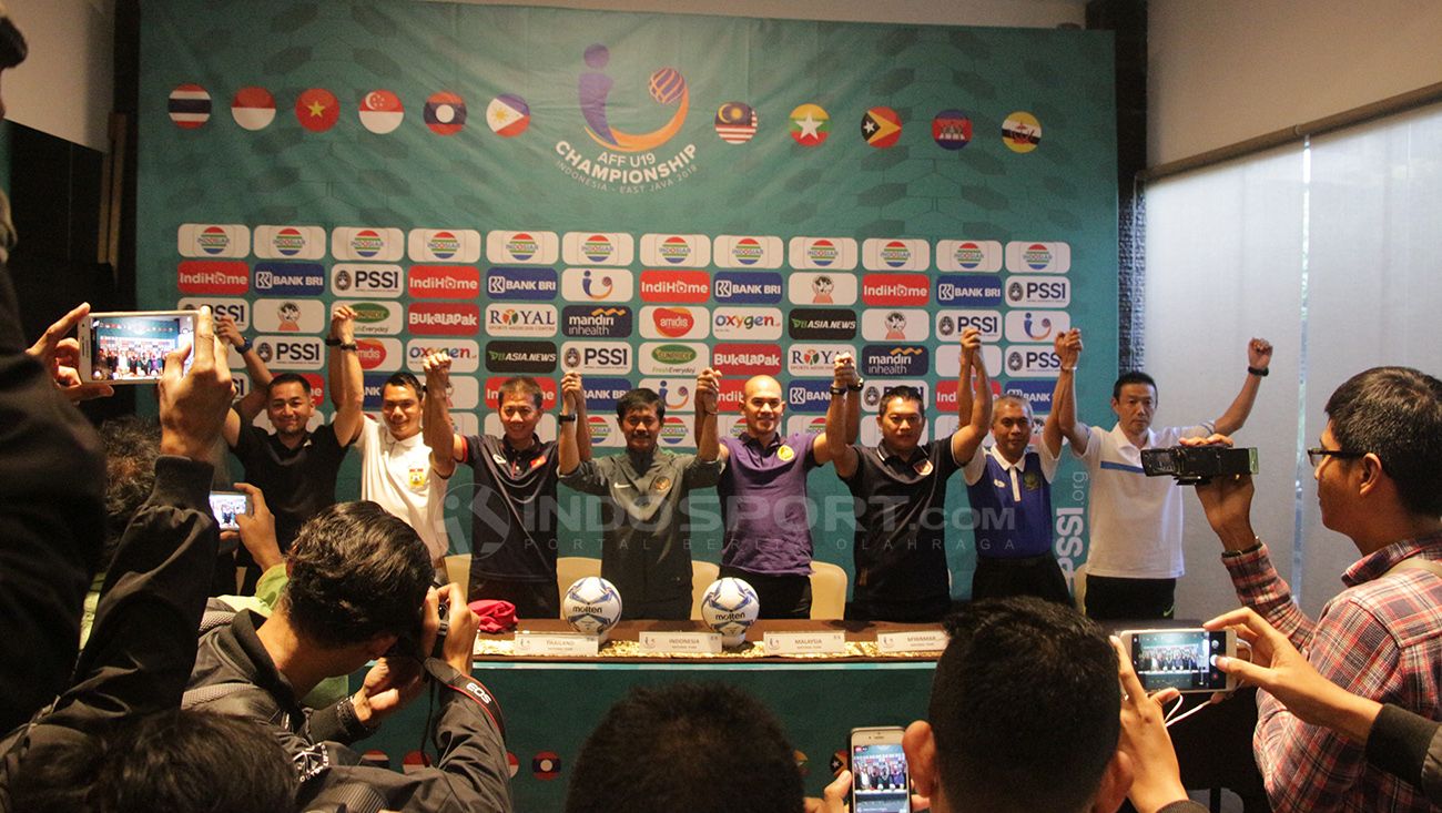 Indra Sjafri saat press conference di Hotel Java Paragon, Surabaya Jawa Timur. Sabtu (30/6/18). Copyright: © Fitra Herdian/Soicaumienbac.cc