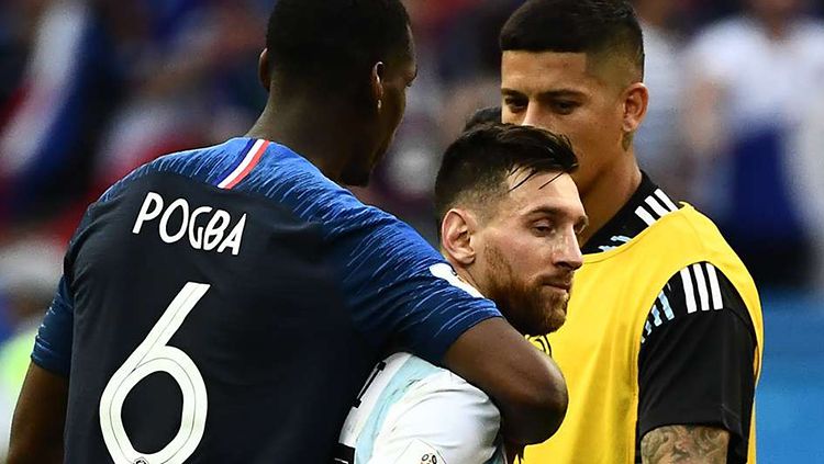 Paul Pogba menghibur Lionel Messi usai laga babak 16 besar Piala Dunia 2018 antara Prancis dan Argentina. Copyright: © Getty Images