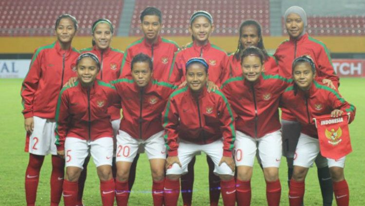 Skuat Timnas Wanita Indonesia sebelum bertanding di Piala AFF 2018. Copyright: © PSSI