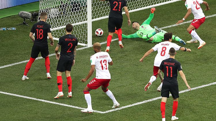 Momen ketika Denmark mencetak gol pembuka saat lawan Kroasia. Copyright: © Getty Images