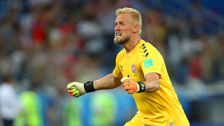 Kasper Schmeichel saat melakukan selebrasi. Copyright: © Getty Images