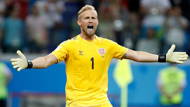 Kasper Schmeichel saat melakukan selebrasi. Copyright: © Getty Images