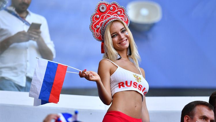 Natalya Nemchinova, bintang porno Rusia yang menonton langsung di stadion Copyright: © Getty Images