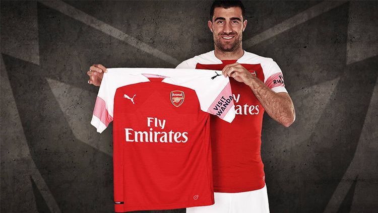 Pemain baru Arsenal, Sokratis Papastathopoulos, yang didatangkan dari Borussia Dortmund. Copyright: &copy; Getty Images