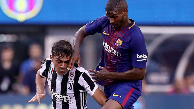 Marlon Santos saat tampil membela Barcelona melawan Juventus di turnamen pramusim. Copyright: © Getty Images