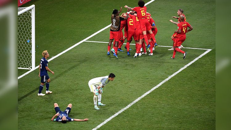 Jepang tertunduk lesu setalah Nacer Chadli mencetak gol yang membalikka keadaan. Copyright: © Getty Images