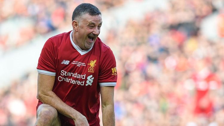 John Aldridge tertawa selama pertandingan amal LFC Foundation antara Liverpool FC Legends dan FC Bayern Legends di Anfield. Copyright: © Getty Images