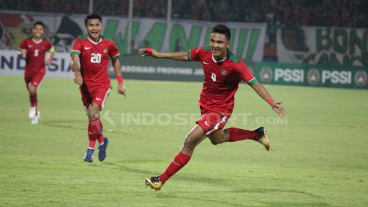 Rafli Mursalim melakukan selebrasi usai mencetak gol ke gawang Singapura pada menit ke-21'. Copyright: © Fitra Herdian/Indosport