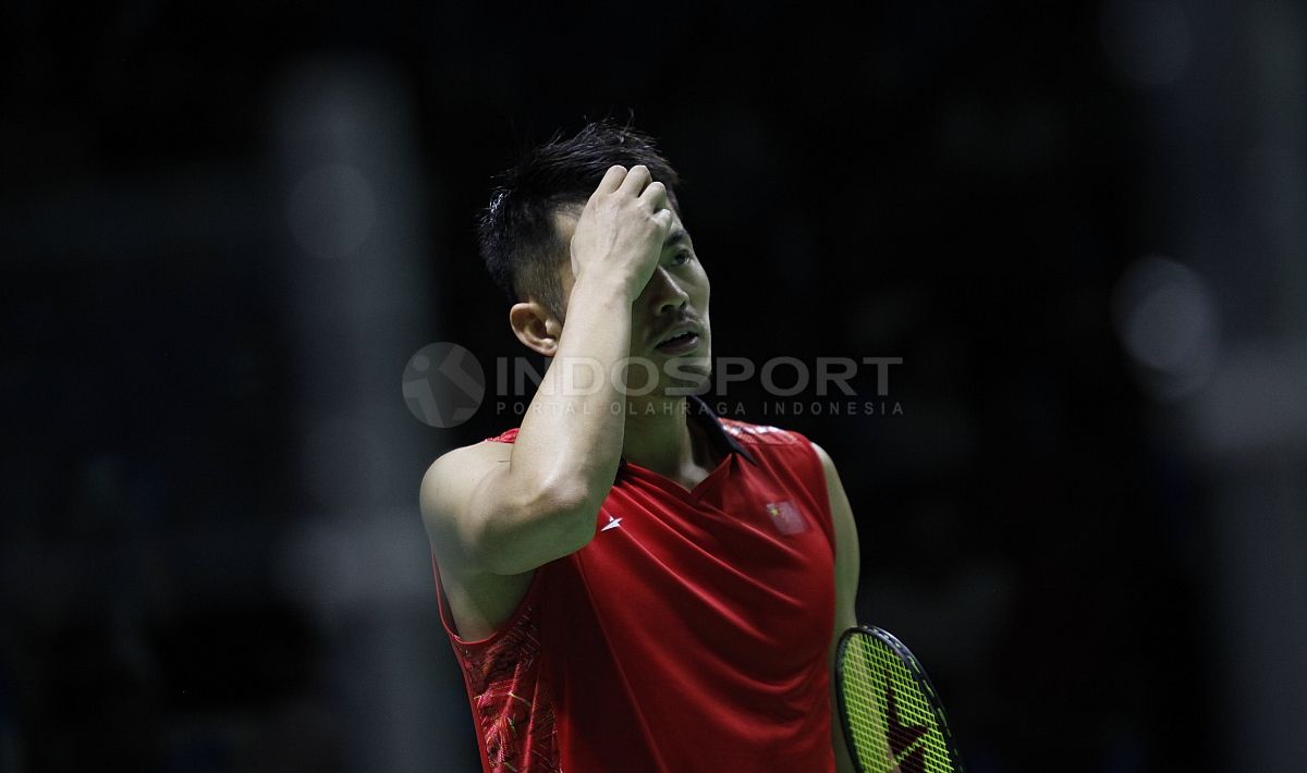 Ekspresi kekecewaan Lin Dan saat bermain buruk saat melawan tunggal putra India, Prannoy H. S pada babak pertama kejuaraan bulutangkis Blibli Indonesia Open 2018 di Istora Senayan, Jakarta, Selasa (03/07/18). Copyright: © Herry Ibrahim/INDOSPORT