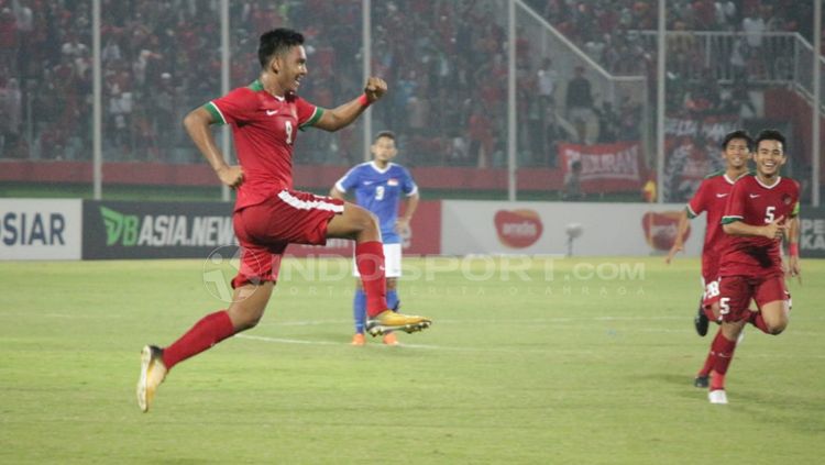 Aksi Selebrasi Rafli Mursalim usai mencetak gol ke gawang Singapura. Copyright: © Fitra Herdian/Indosport