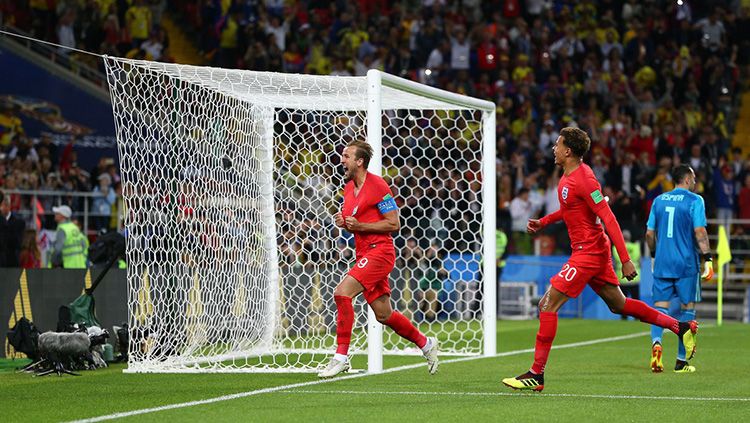 Harry Kane melakukan selebrasi usai membobol gawang Ospina saat Kolombia vs Inggris di Piala Dunia 2018. Copyright: © Getty Images