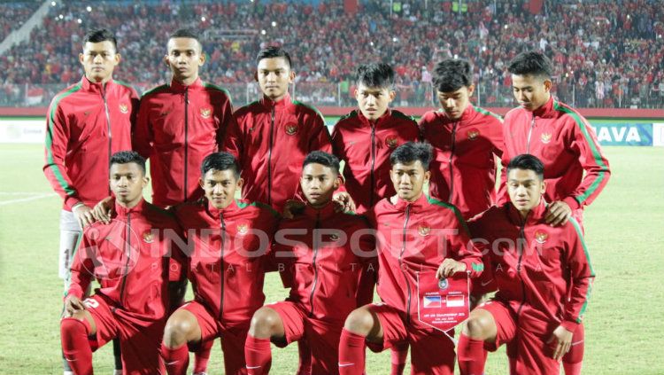 Timnas Indonesia U19 saat akan berhadapan dengan Filipina U19. Copyright: © INDOSPORT/FitraHerdian