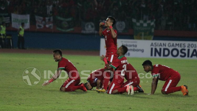 Selebrasi para pemain Indonesia setelah menjebol gawang Filipina. Copyright: &copy; INDOSPORT/FitraHerdian