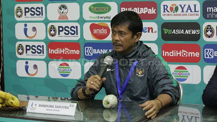 Pelatih Timnas Indonesia U19, Indra Sjafri, di sesi konferensi pers usai pertandingan melawan Filipina U-19 di ajang Piala AFF U-19 2018. Copyright: © Fitra Herdian/INDOSPORT