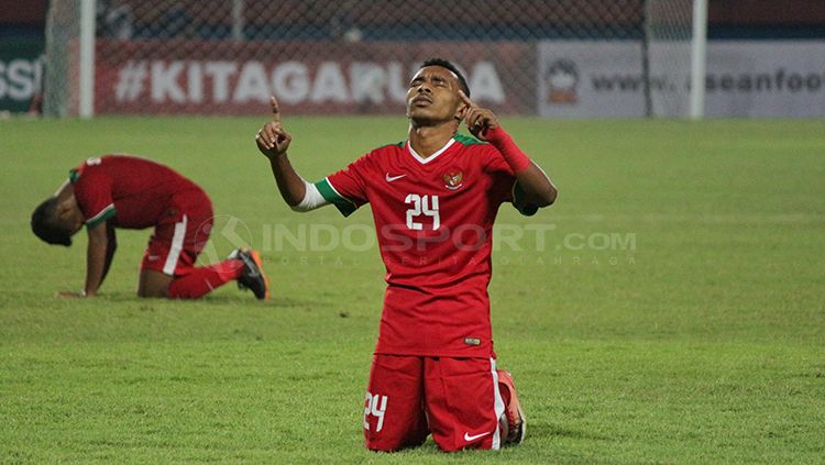 Ekspresi rasa syukur Todd Rivaldo Ferre usai cetak gol, Kamis (05/07/18). Copyright: © Fitra Herdian/INDOSPORT