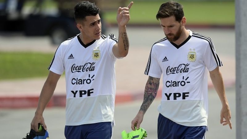 Cristian Pavon (kiri) dan Lionel Messi di Timnas Argentina. Copyright: © Getty Images