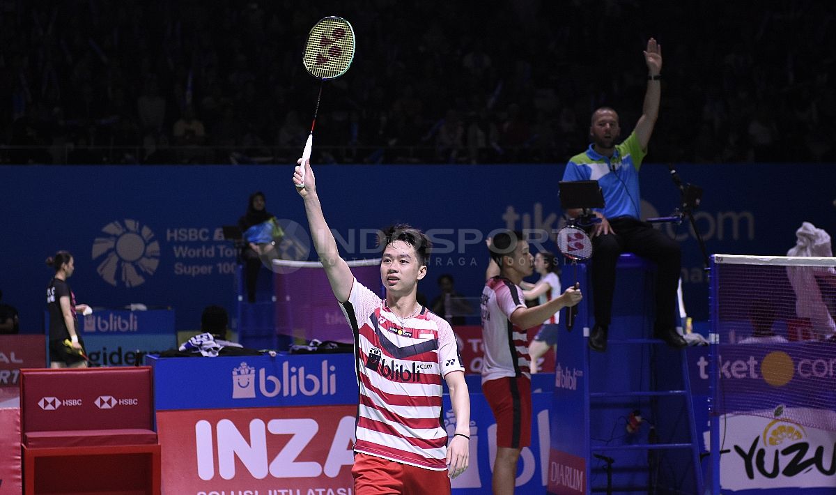 Awal mula terjadinya keributan antara Kevin Sanjaya dengan ganda Denmark pada babak perempat final Blibli Indonesia Open 2018 di Istora Senayan, Jumat (06/07/18). Kevin merasa bola telah masuk dan menyayangkan sikap Mads Conrad yang meminta Challenge kepa Copyright: © Herry Ibrahim/INDOSPORT