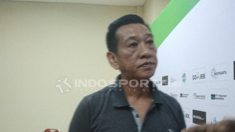 Pelatih sementara Persipura, Tony Ho. Copyright: &copy; Sudjarwo/INDOSPORT