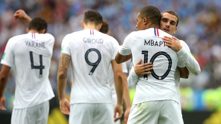 Griezmann tidak merayakan golnya yang ia cetak ke gawang Uruguay di laga perempatfinal Piala Dunia 2018. Copyright: © Getty Images