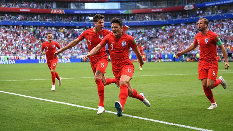 Harry Maguire menjadi pembuka keran gol bagi Inggris saat melawan Swedia. Copyright: © Getty Images